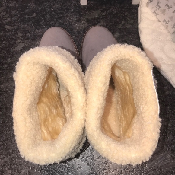 NWOT heeled Sherpa lined gray booties - Picture 7 of 7